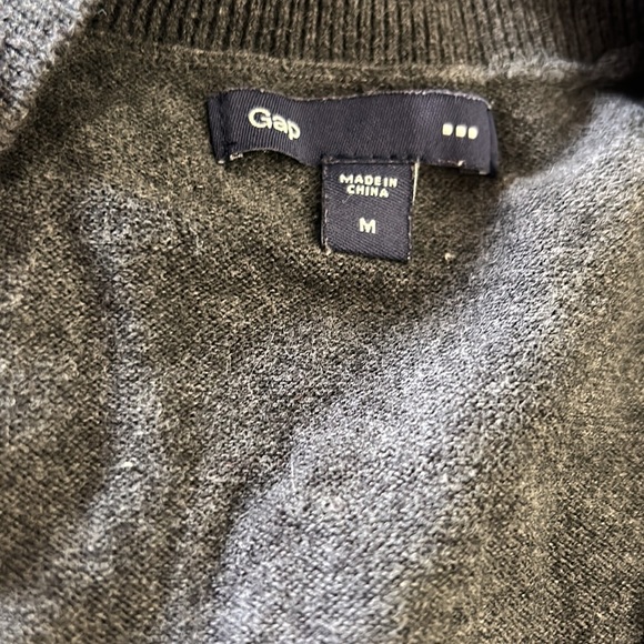 GAP Shirt - Picture 3 of 3